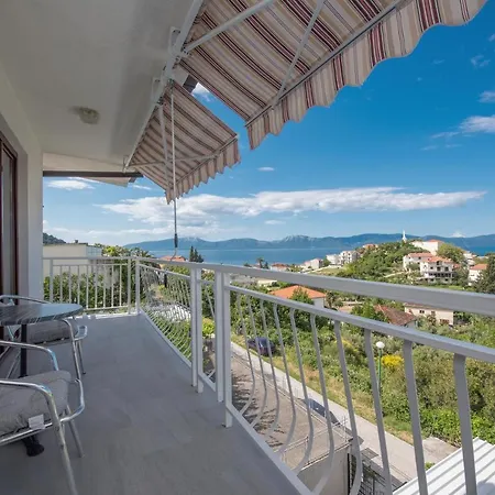 Tonka Lägenhet Gradac (Split-Dalmatia)