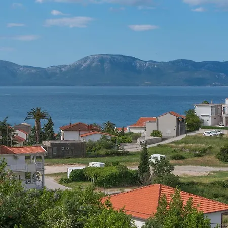 Tonka Apartman *