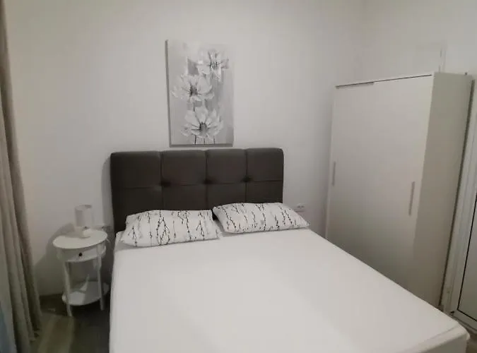 Tonka * Gradac (Split-Dalmatia)